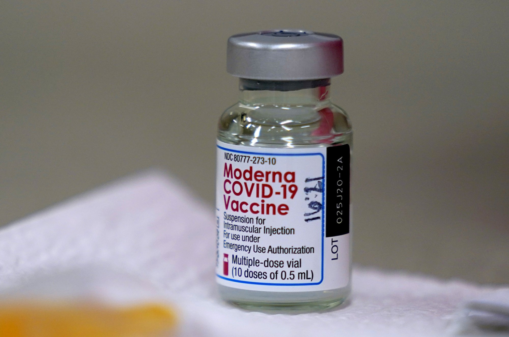 Châu Âu cấp phép sử dụng vaccine Moderna cho trẻ từ 611 tuổi