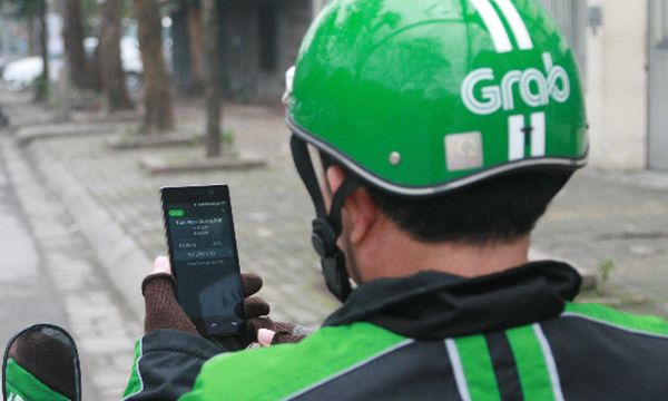 Trước biến động về giá xăng dầu Grab tăng giá tất cả dịch vụ