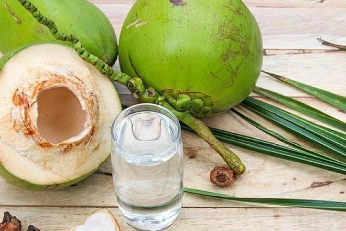 Người mắc COVID19 có nên uống nước dừa cà phê hay không
