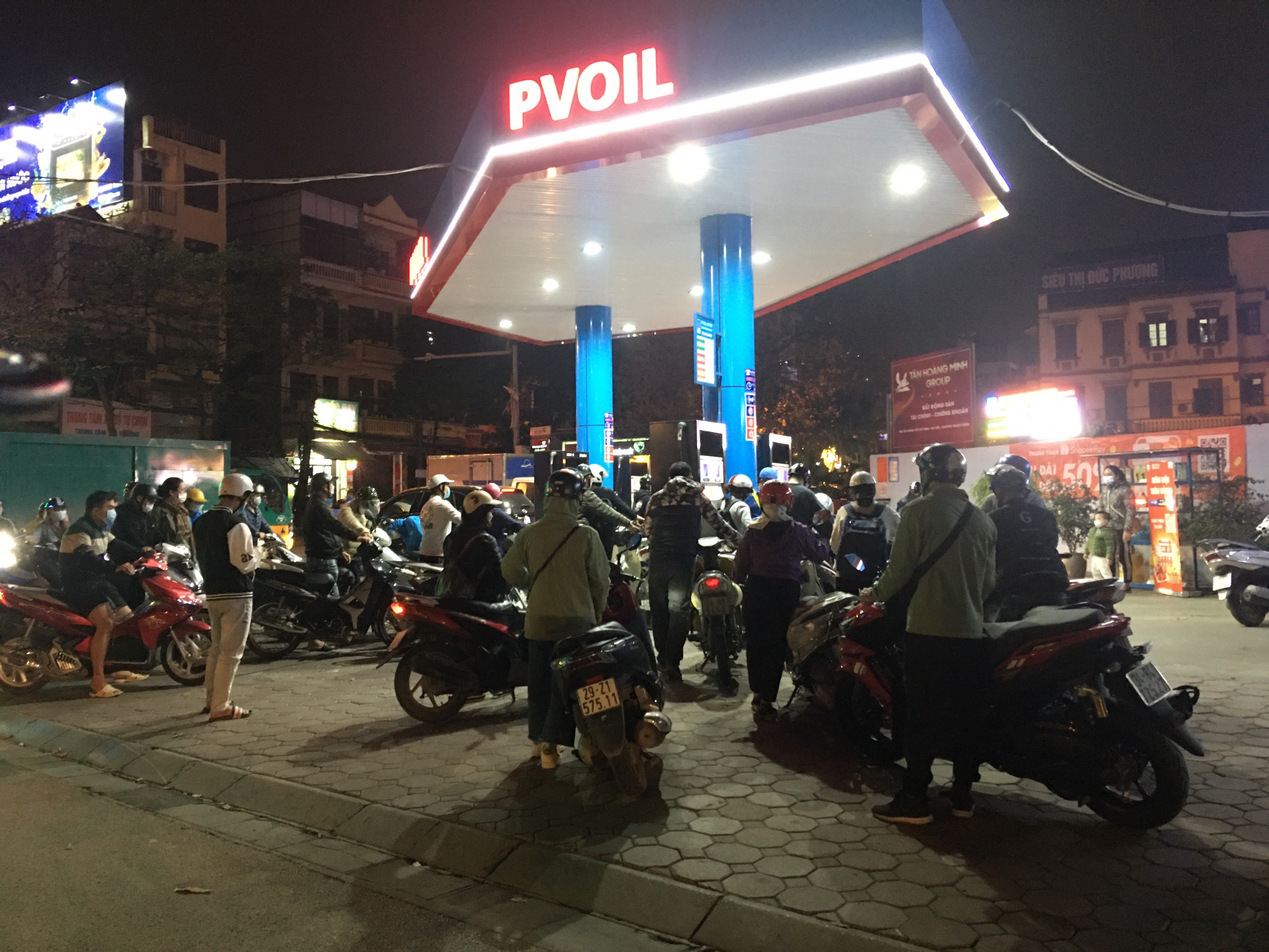 Giá xăng tăng gần 3000đồnglít