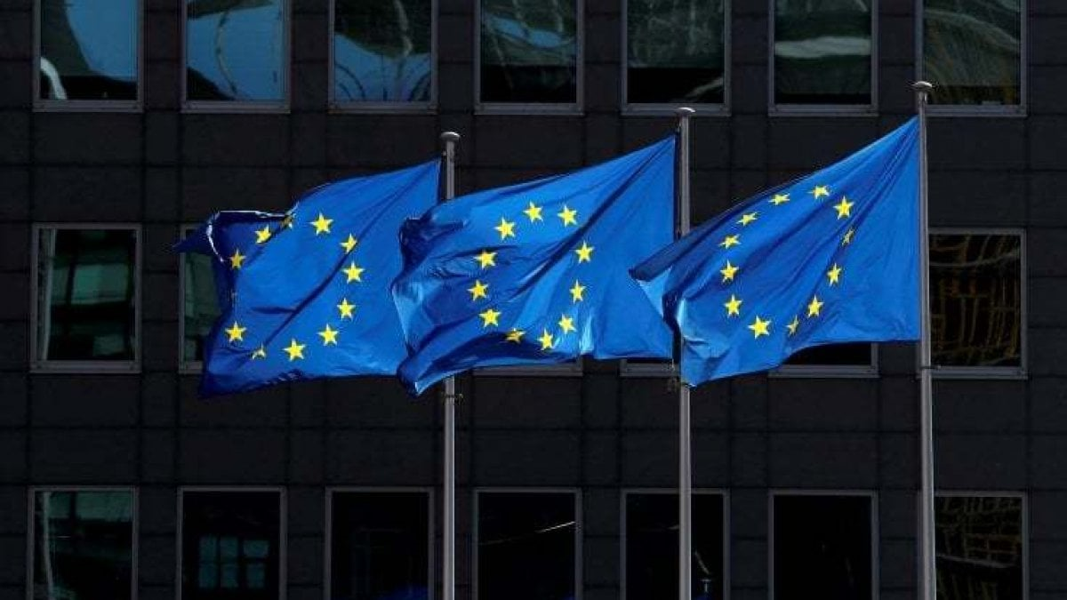 EU cấm nhập khẩu sắt thép từ Nga