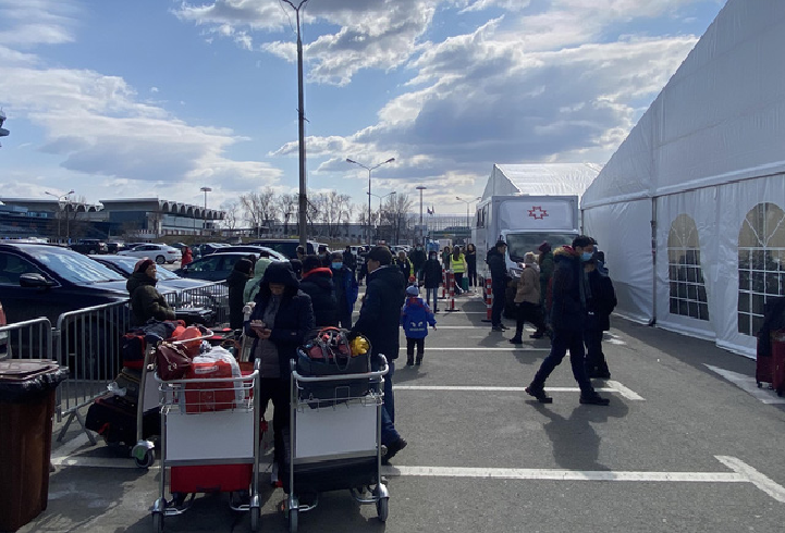 Ảnh Chuyến bay thứ 2 từ Romania đưa 291 bà con người Việt sơ tán khỏi Ukraine về nước