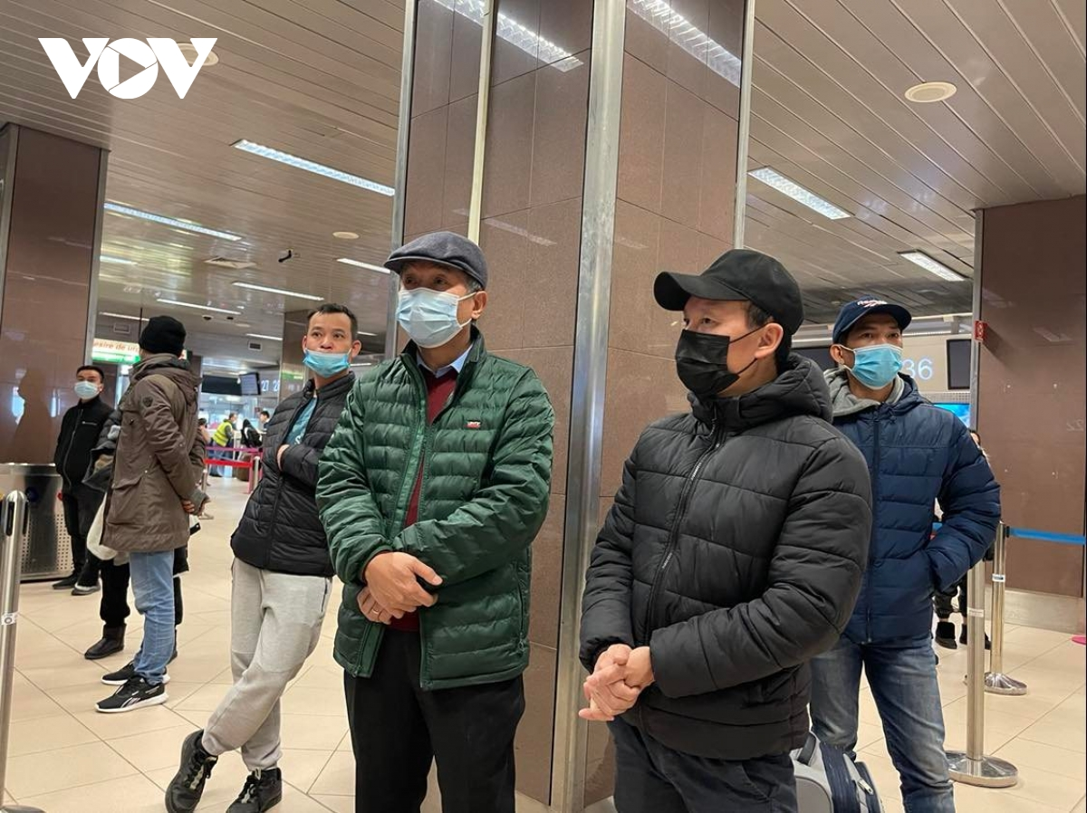 Ảnh Chuyến bay thứ 2 từ Romania đưa 291 bà con người Việt sơ tán khỏi Ukraine về nước