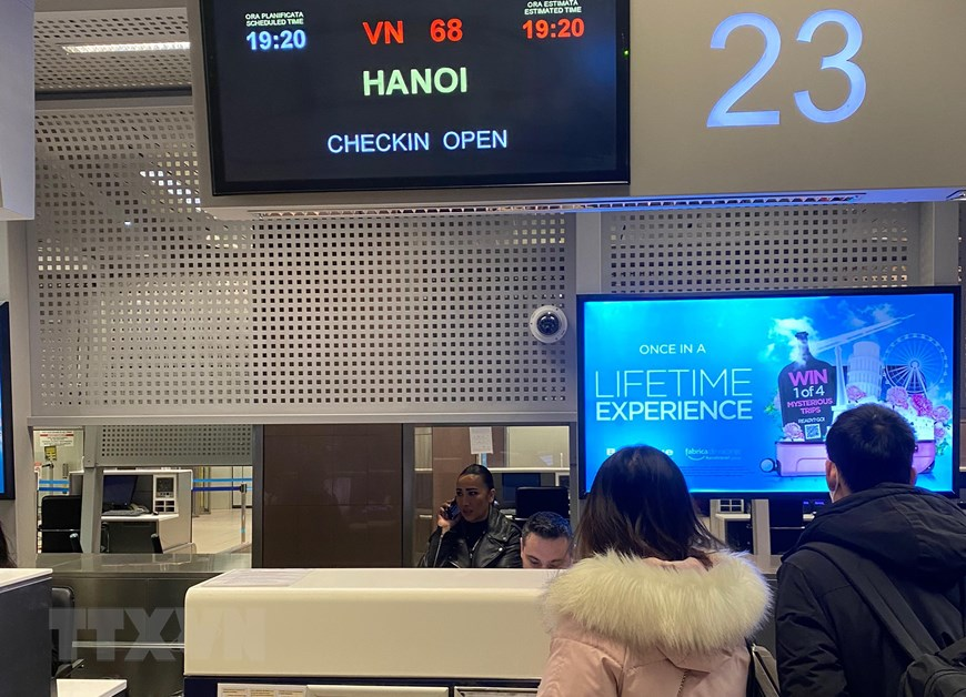 Ảnh Chuyến bay thứ 2 từ Romania đưa 291 bà con người Việt sơ tán khỏi Ukraine về nước